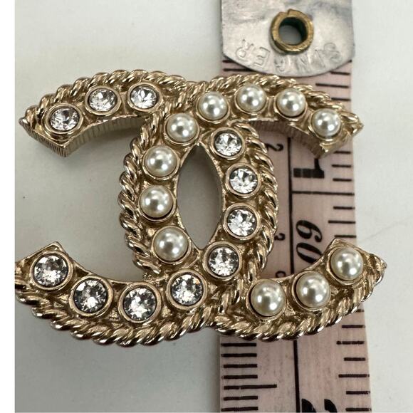 Chanel Pearl and Rhinestone Brooch - Picture 7 of 8